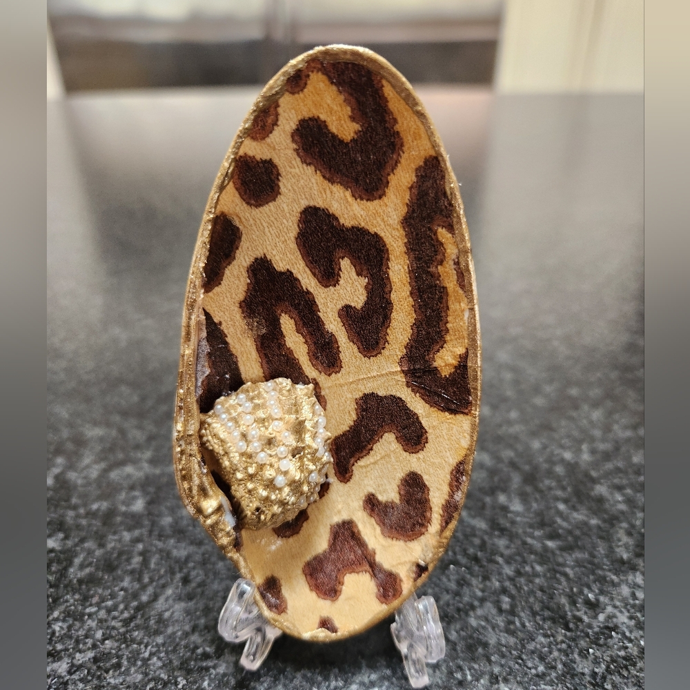 EXQUISITE EMBELLISHED SEASHELL HANDMADE ONE OF A KIND GIFT
